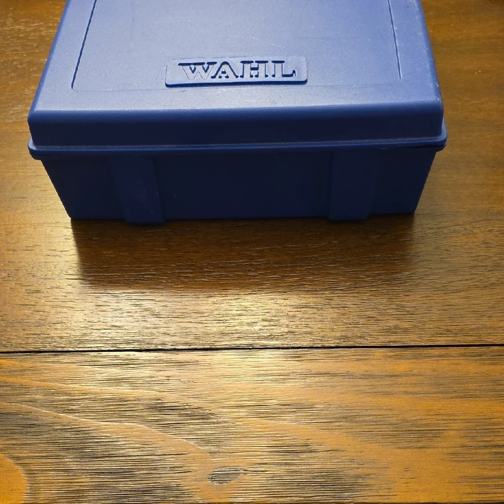 Wahl Blue and Yellow Grooming Tool